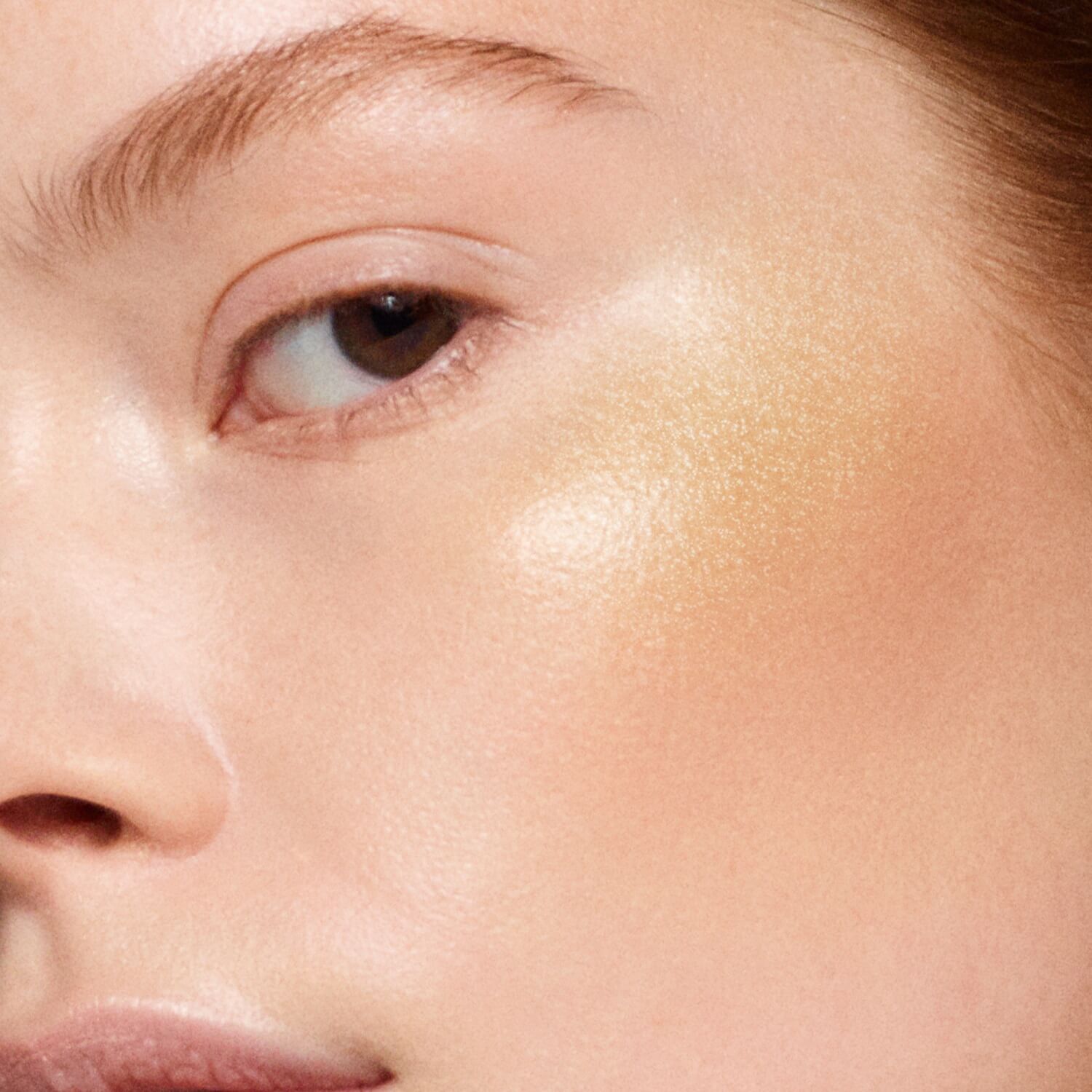 SHIMMERING SKIN PERFECTOR PRESSED HIGHLIGHTER (ILUMINADOR FACIAL)